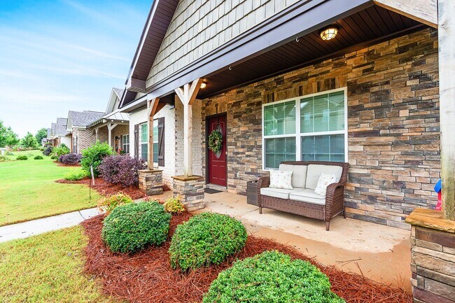 Foto del edificio - House on Runningvine Lane Available Soon!