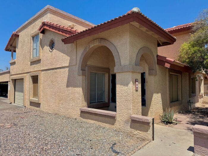 Primary Photo - 3 BR 2BA RECENTLY- REMODLED AND GREAT LOCA...