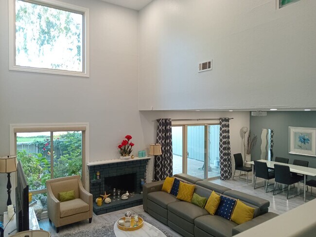 Foto del edificio - 7551 Maywood Dr