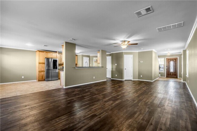Building Photo - 145 Housefinch Loop