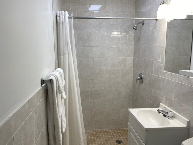 walk in shower - 2125 S Atlantic Ave