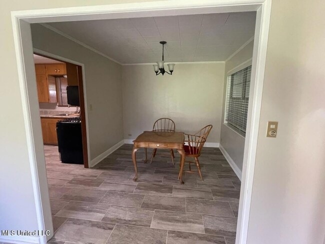 Building Photo - 2083 Martin Rd