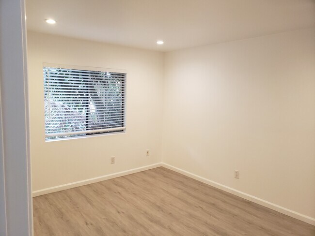 Foto del edificio - 2323 Huntington St