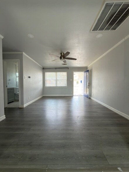 Foto del edificio - 9122 Clearwater Dr