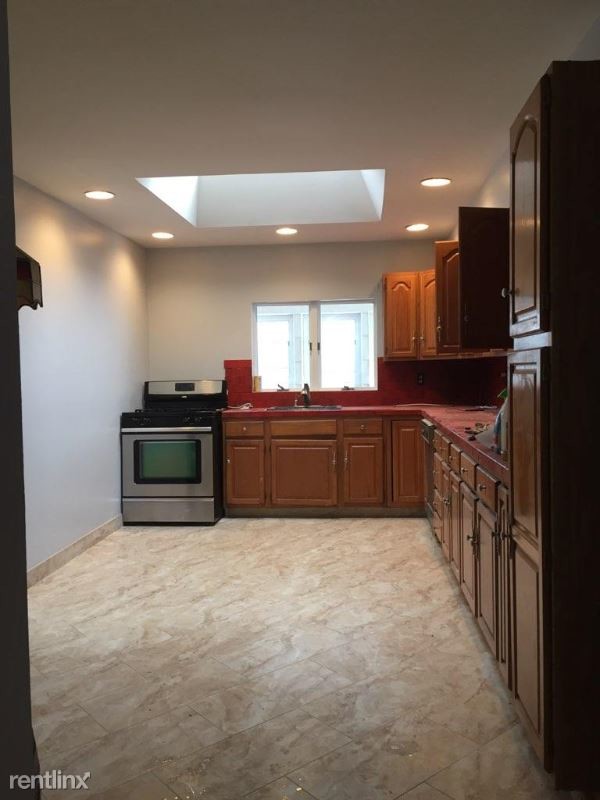 Primary Photo - 4 br, 2 bath House - 1 Hickory Rd,