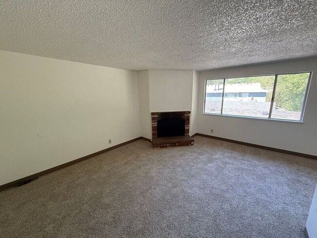 Building Photo - 3346 Willow Ct SE