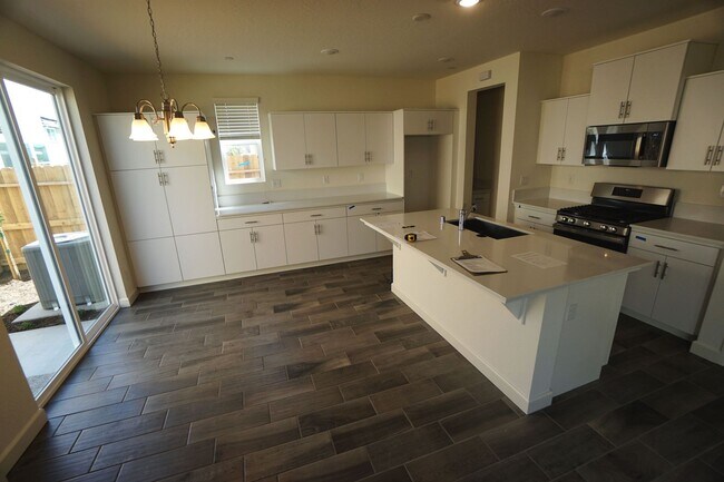 Foto del edificio - 3 Bed, 2.5 Bath Home in Prime Clovis Herit...