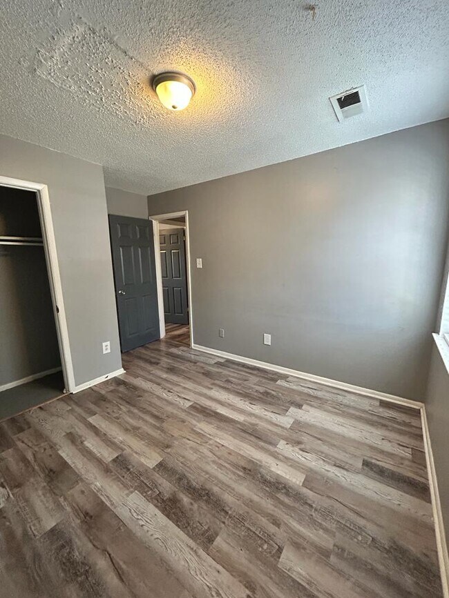 Building Photo - 3042 St Croix Pl