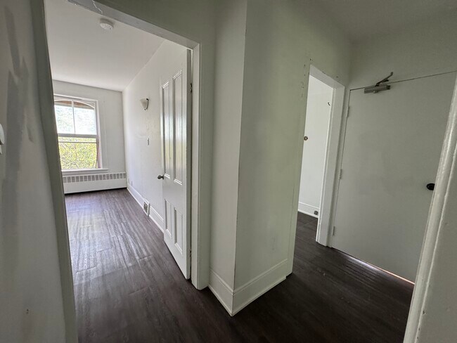 Photo du bâtiment - 2-4 Peel St Barrie Ontario L4M3K8