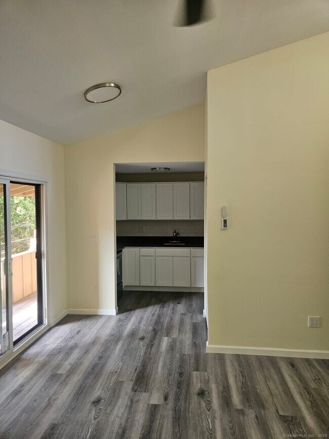 Foto del edificio - 125 Burgundy Hill Ln