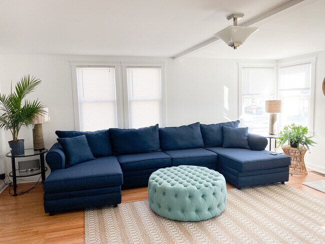 Foto del edificio - 48 Milesfield Ave