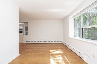 Building Photo - 263 Russell Hill Rd