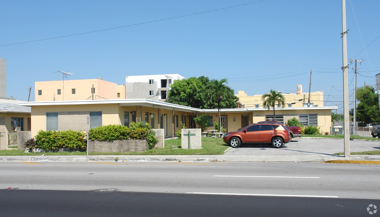 Primary Photo - 2101 SW 1st St