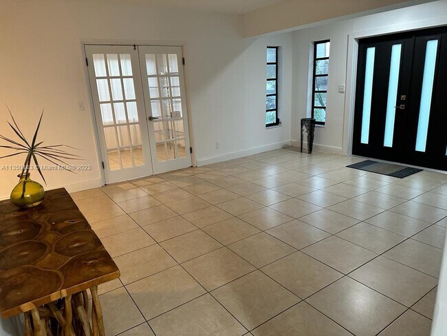Foto del edificio - 6236 SW 9th St