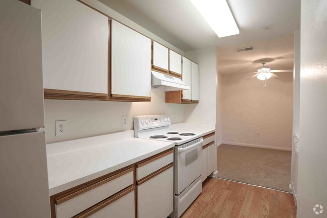 2BR, 1BA - 877 SF -Chesapeake - Highland Commons