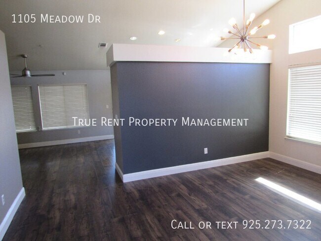 Building Photo - Beautiful 3 Bed, 2 Bath Home in Great Live...