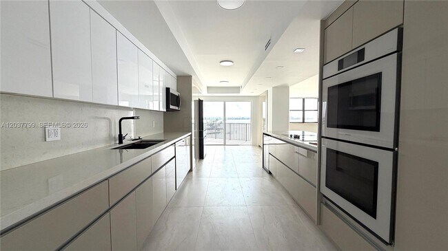 Foto del edificio - 1800 NE 114th St