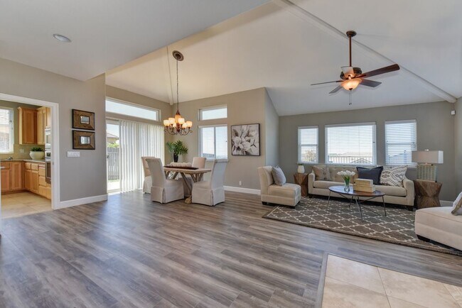 Building Photo - 3625 Ventana Way