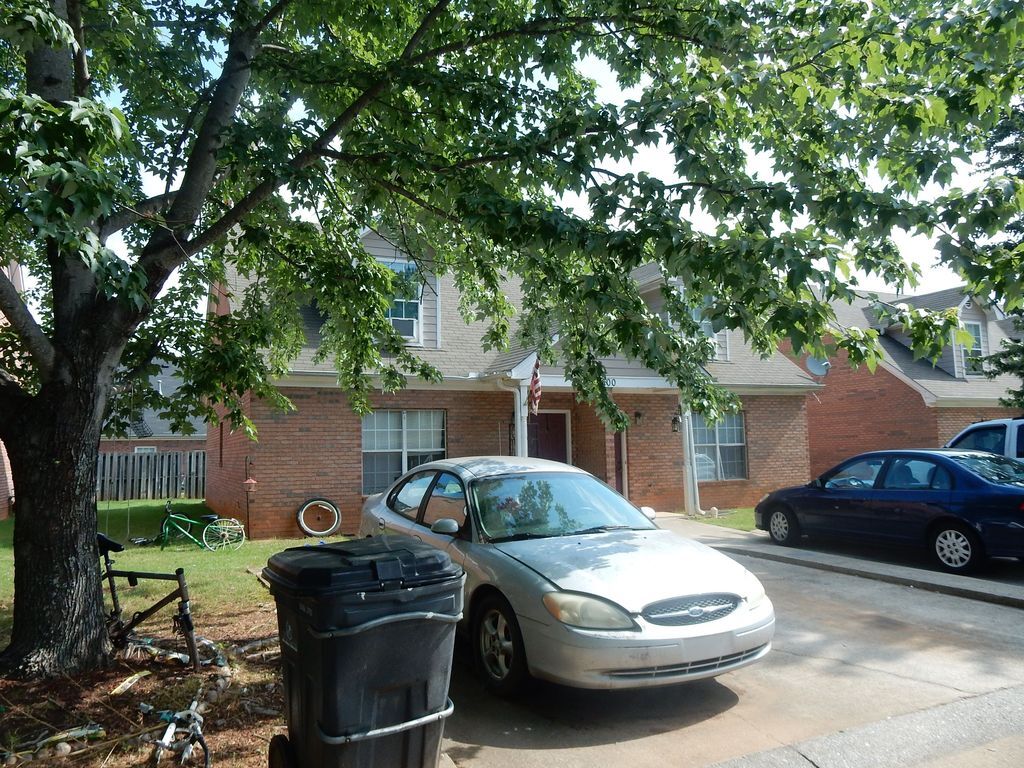 Primary Photo - 500 Rosehip Ln