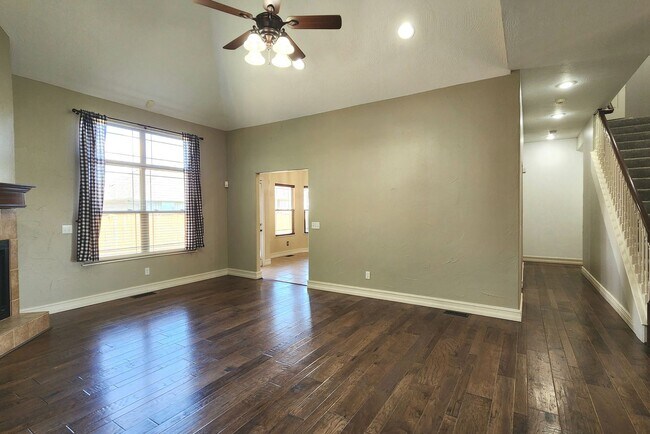 Foto del edificio - -NIXA- 5 bed 3 bath Home | TWO Large Maste...