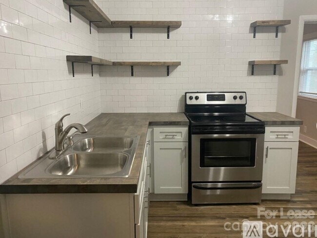 Foto del edificio - 3128-3130 Ridge Ave