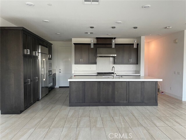 Building Photo - 147 Waypoint
