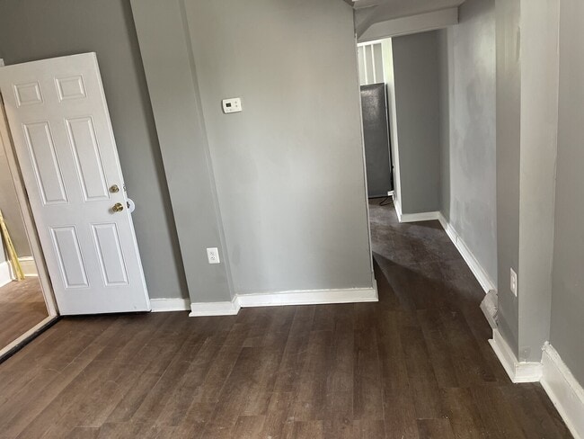 Building Photo - 2 Bedroom Apartment