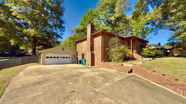 Building Photo - 2563 Hacks Cross Rd