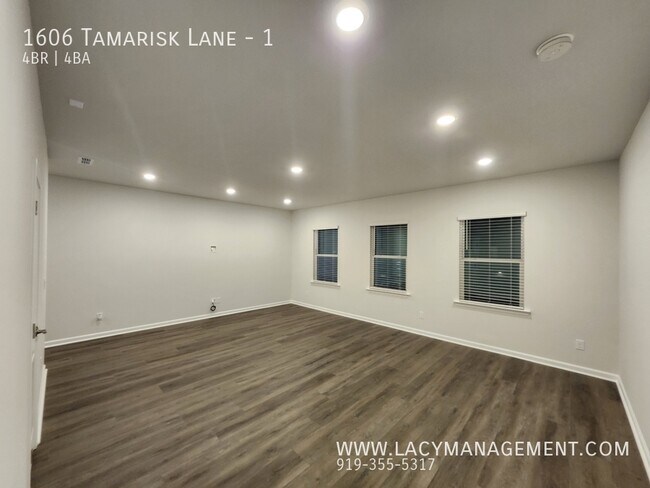 Foto del edificio - 1606 Tamarisk Ln
