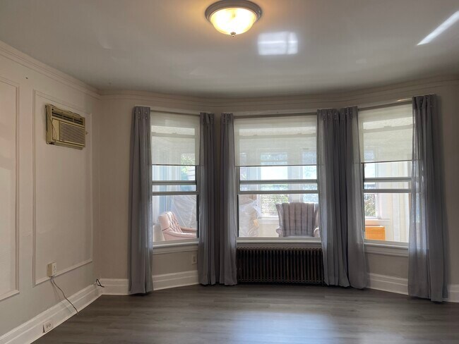Foto del edificio - 35 Hilliard Ave