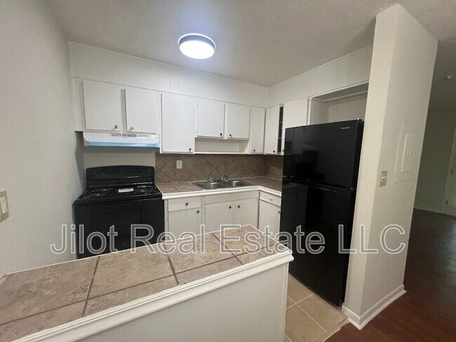 Foto del edificio - 2711 Fairlee Dr