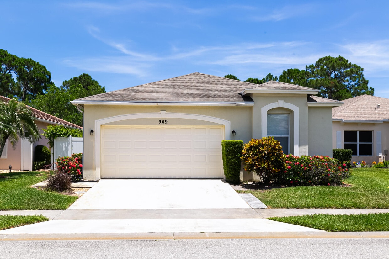 Primary Photo - 309 SW Tomoka Springs Dr