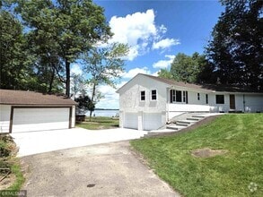 Building Photo - 3311 Interlachen Dr NE