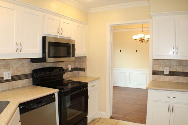 Building Photo - 7838 Williams Ave