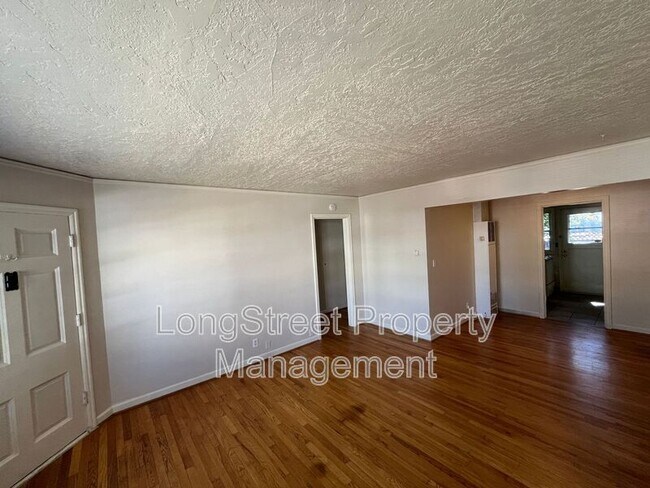 Building Photo - 2419 SE 60th Ave