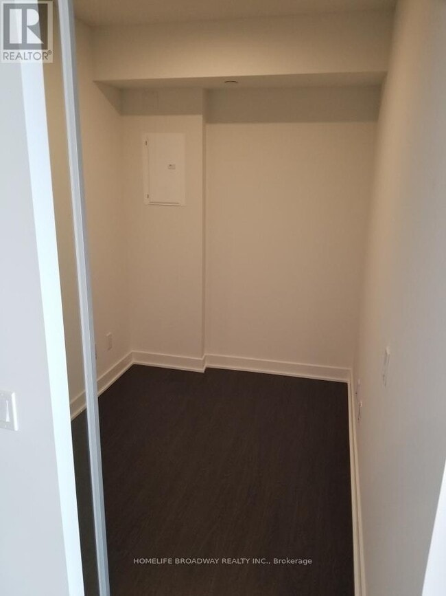 Building Photo - 17 Bathurst St