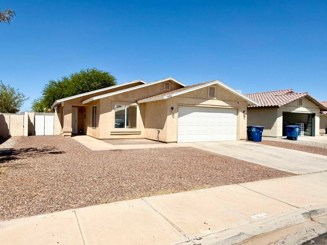 Foto principal - 4452 S Agave Ave