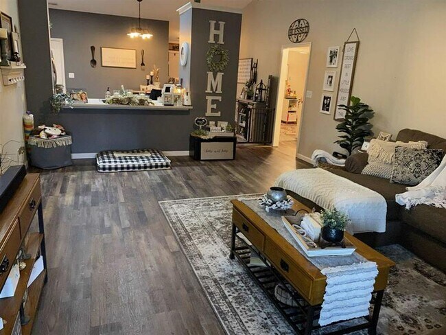 Foto del edificio - Ranch Style House with Fenced Backyard