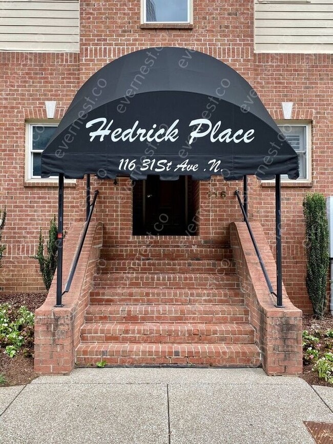 Building Photo - Lovely 1-Bedroom Condo: Hedrick Place Cond...