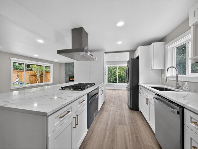 Foto del edificio - 12529 14th Avenue Northeast