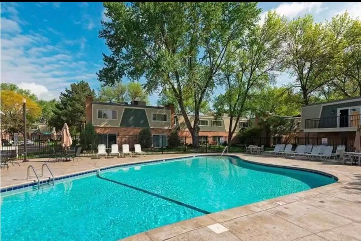 Foto principal - 2042 Louisiana Ave S