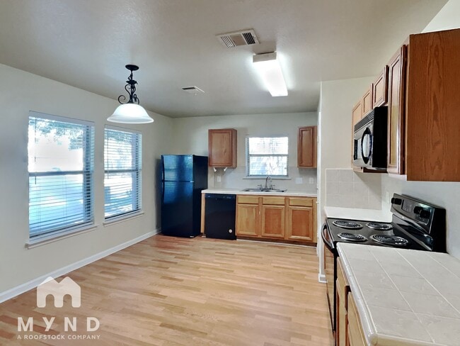 Building Photo - 6905 Doyal Dr