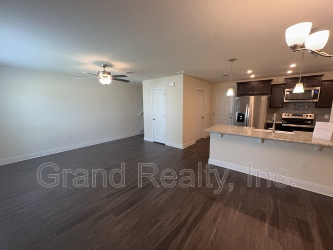 Foto del edificio - 4425 Village Oak Ln