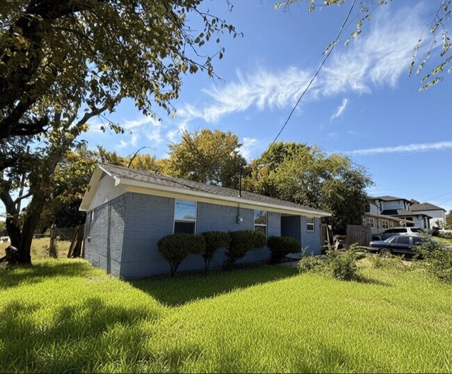 Foto del edificio - 308 E Bourn St