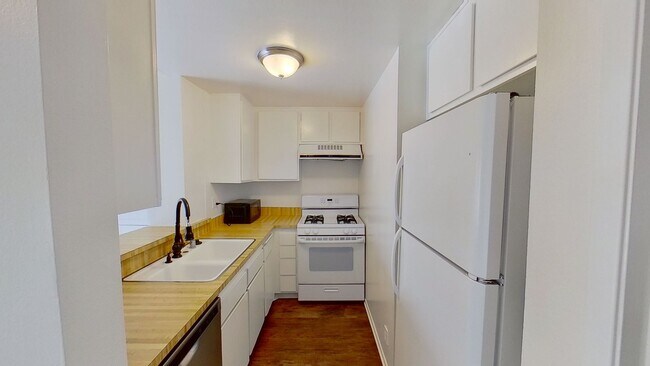 Building Photo - **COMING SOON! One bedroom + a Loft Condo ...