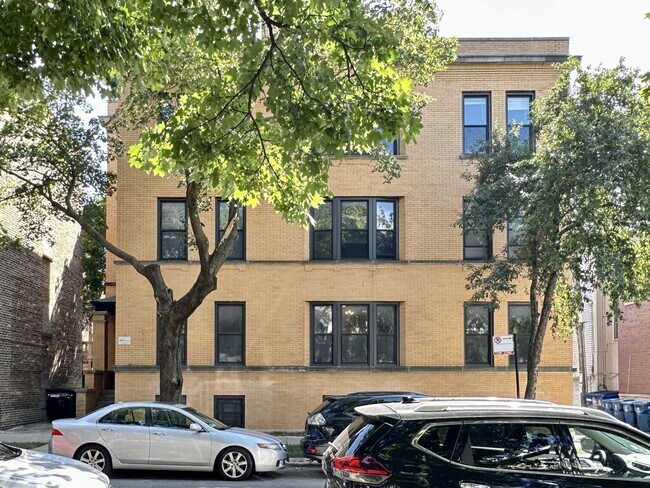 Building Photo - 1107 W Barry Ave