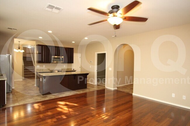 Building Photo - 952 S Almira Ave