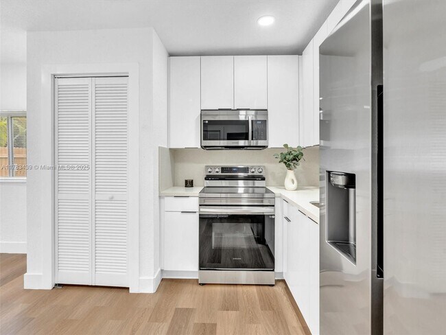 Foto del edificio - 470 NE 165th St