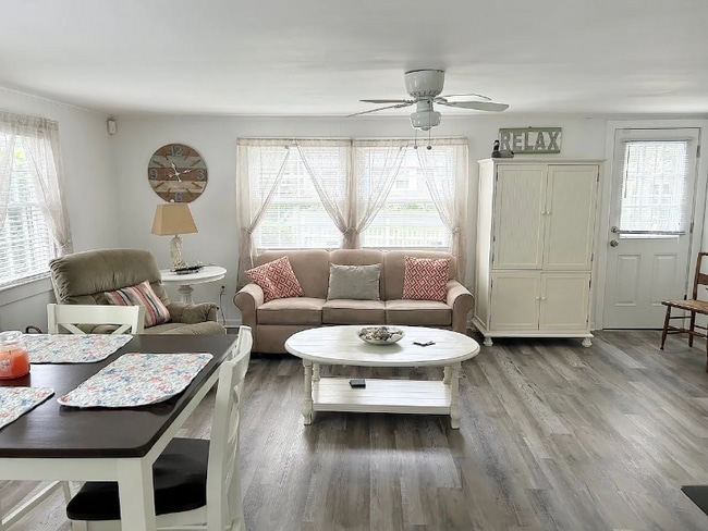 Foto del edificio - 8 Churchill Dr