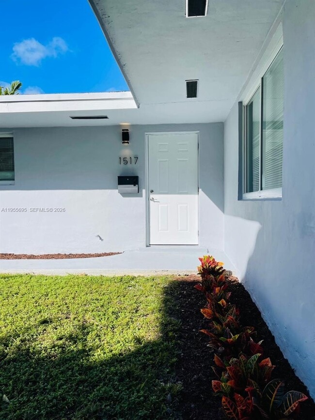 Building Photo - 1515 NE 110th St